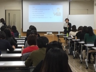 みんなスターズの勉強会で講演する会員の写真